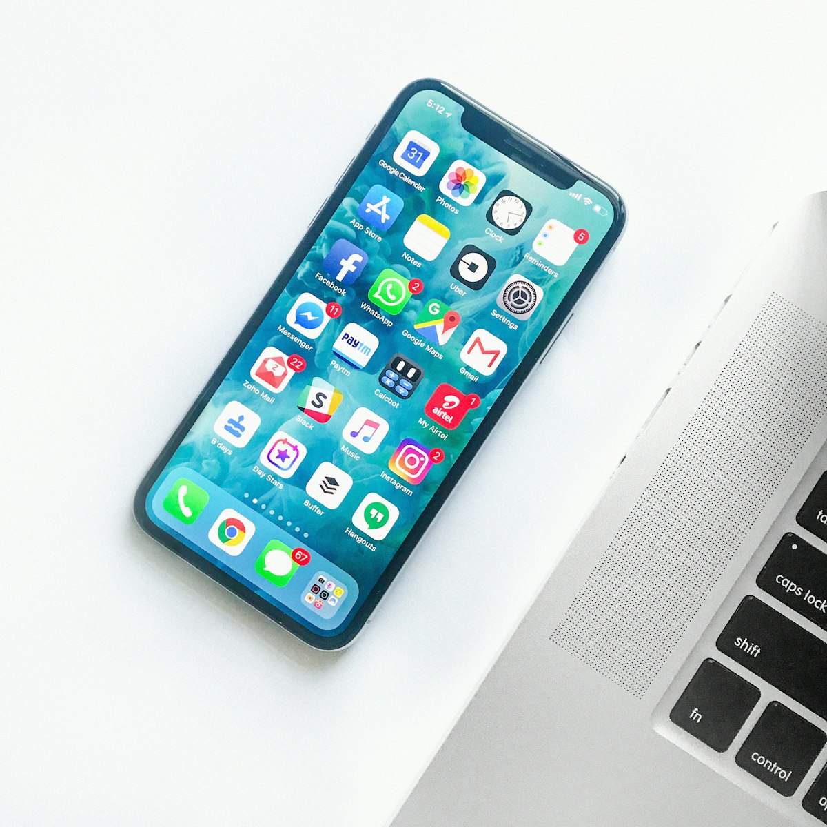 مراجعة شاملة: هاتف iPhone 16 Pro ومزايا الذكاء الاصطناعي Apple Intelligence